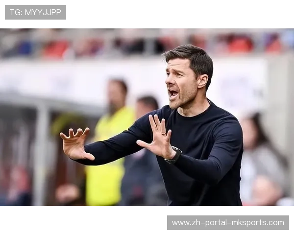 皇马训练基地直击：阿隆索三后卫战术演练细节